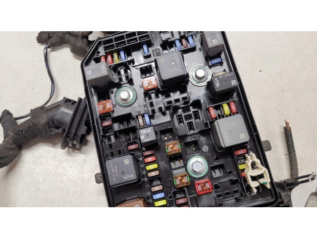 Pojistková skříňka 39040853, 8639800000000U Opel Astra 2016