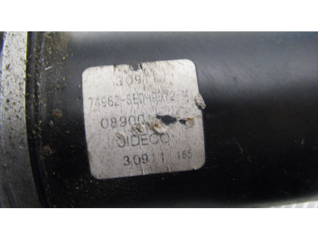 Притягиватель задней крышки