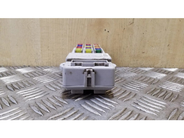 Блок предохранителей 911713E920   KIA Sorento    