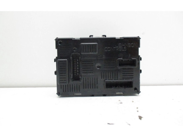 Блок комфорта 8201054128   Renault Clio III   