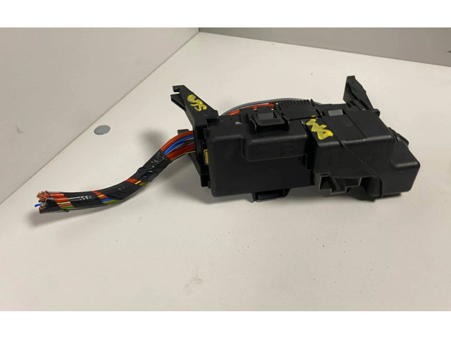 Блок предохранителей 30659288   Volvo S60    