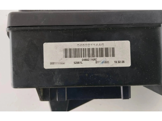 Блок предохранителей 04692114AC   Jeep Commander    