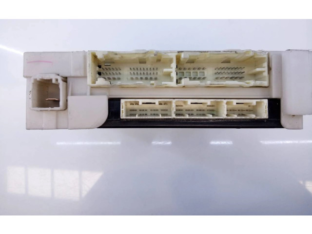 Pojistková skříňka Řídící jednotka BSM 8273060180, 8922160410 Toyota Land Cruiser (J150) 2015