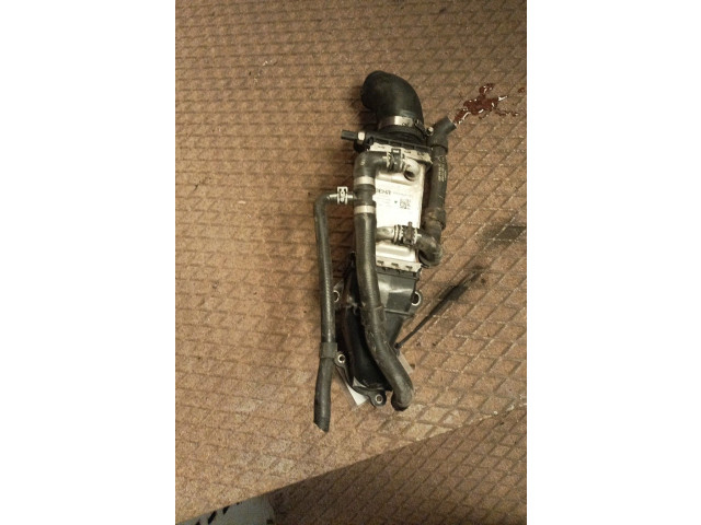 Радиатор интеркулера Audi A1 2010 - 2018 года 04B145749K, DF524003