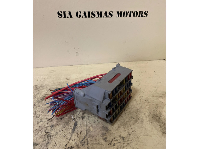 Блок предохранителей  9162439   Volvo V70    