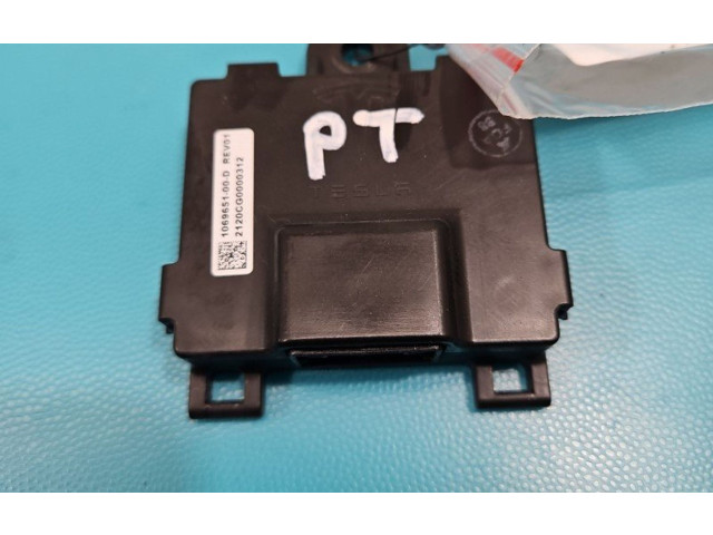 Блок комфорта 1069651-00-D, IMPRK1412271   Tesla Model S   