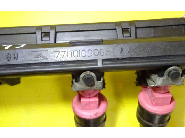 Топливная рампа 7700108667, 7700109066 Renault Clio II