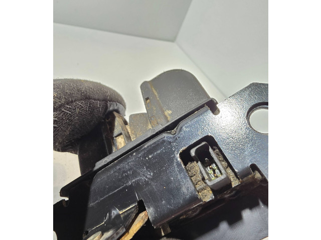 Zámek zadních dveří 2K0827505C Volkswagen Caddy 2006