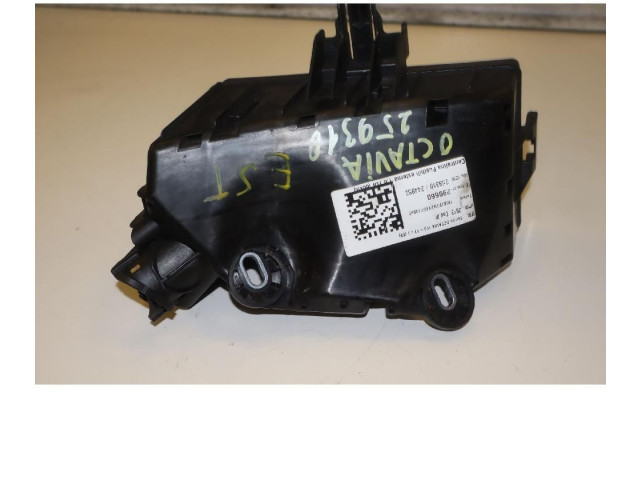 Блок предохранителей 5Q0937125B Skoda Octavia Mk3 (5E)