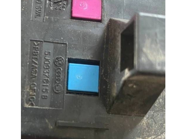 Блок предохранителей 5J0937615B   Skoda Fabia Mk2 (5J)    