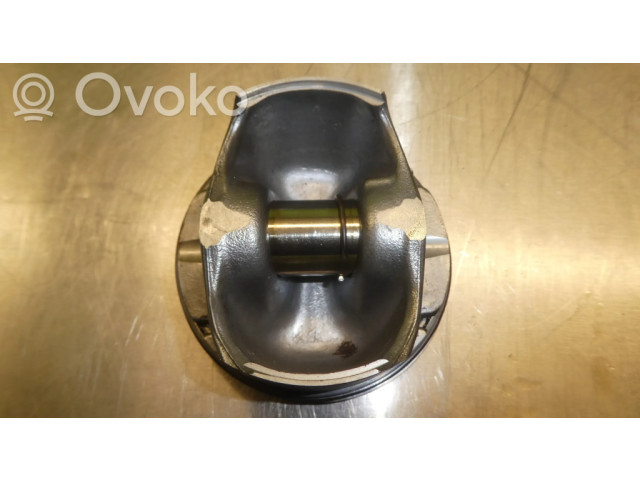 Píst 764016601 BMW 1 F20 F21 pro benzínový motor 2.0