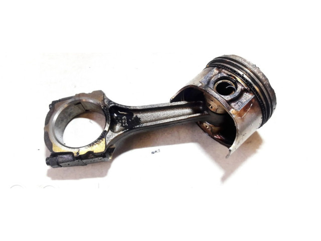 Píst KIA Clarus pro benzínový motor 2.0