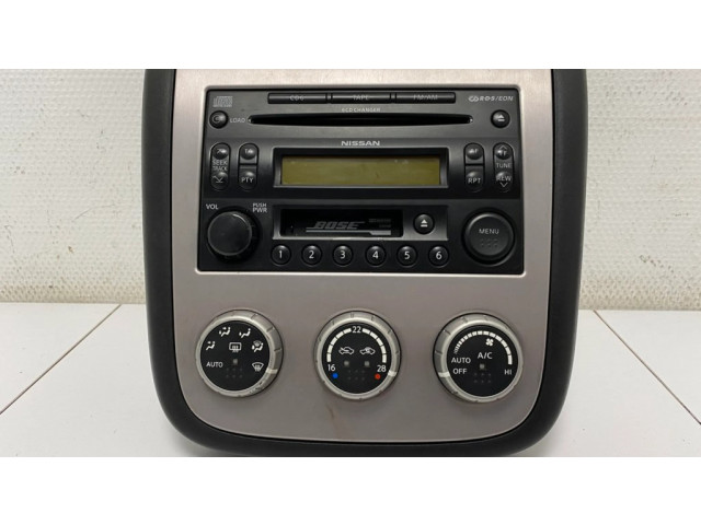 Радио/ проигрыватель CD/DVD / навигация