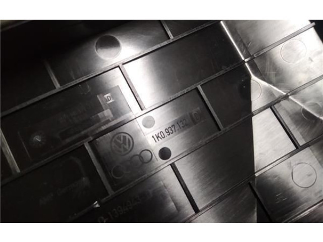 Блок предохранителей  1k0937132d, 1K0937132D   Audi A3 S3 8P    