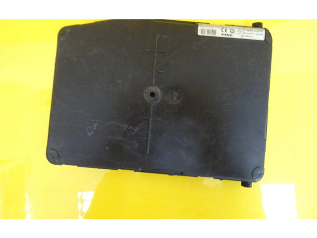 Pojistková skříňka Řídící jednotka BSM 8200636729 Renault Clio III 2010