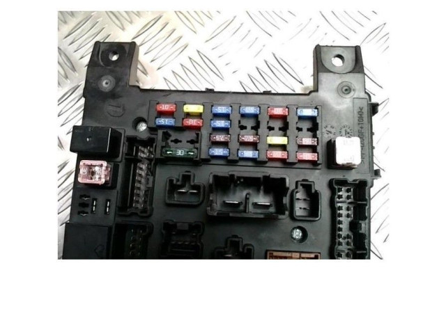 Блок предохранителей Mitsubishi Outlander