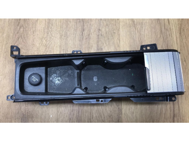 Передний держатель чашки