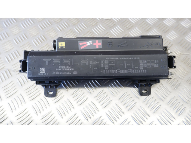 Блок предохранителей 103440600C, 103440500D Tesla Model S