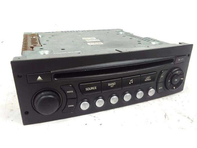 Радио/ проигрыватель CD/DVD / навигация