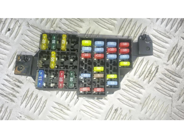 Блок предохранителей  7703297597   Renault Clio III    