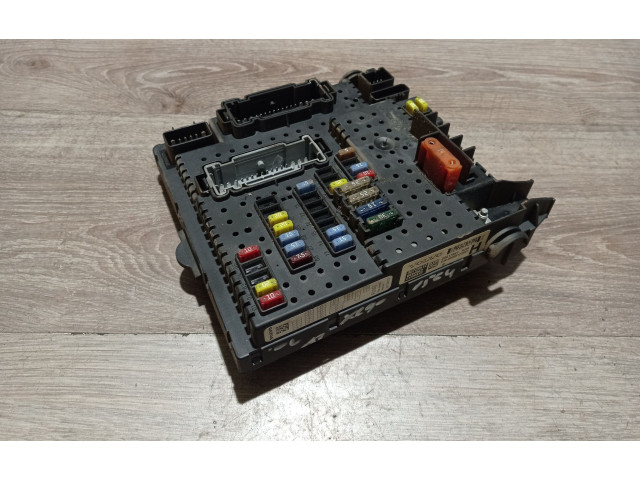 Блок предохранителей 28017881, 30728512   Volvo XC90    