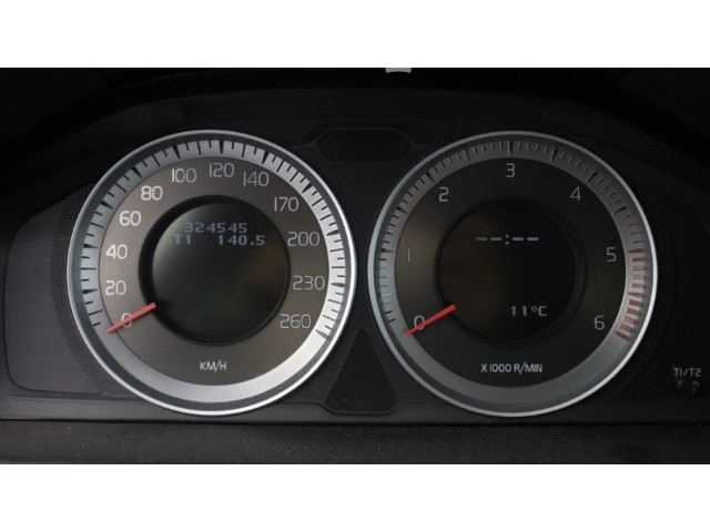 Панель приборов 31327582, 31327582   Volvo V70       