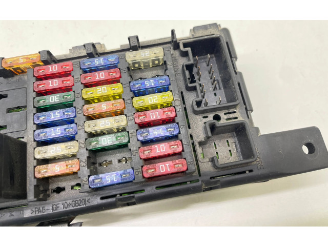 Блок предохранителей 8678449, 518788104 Volvo S80