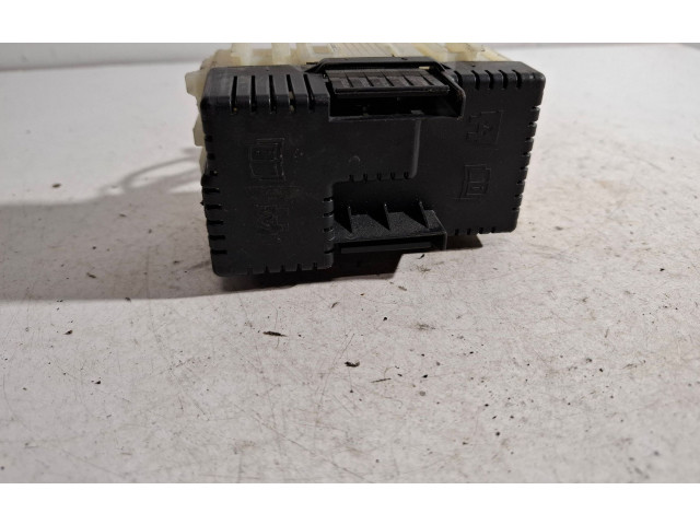 Блок предохранителей 6G9T14K131, 6G9T14B192   Volvo S60    