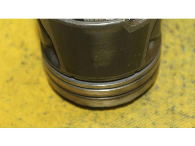 Поршень с шатуном Volvo S60