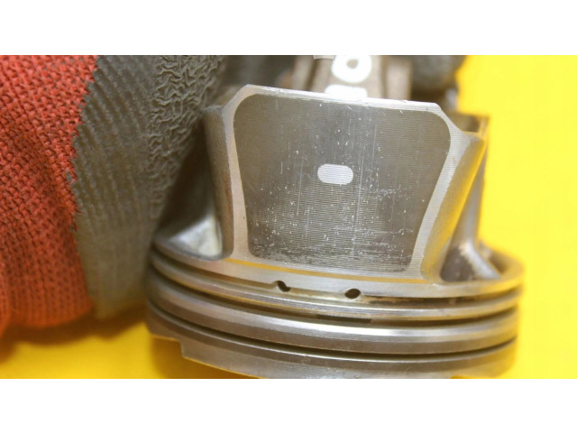 Поршень с шатуном H4BA400 Renault Clio IV