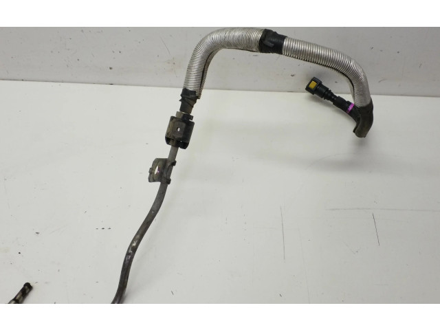 Vstřikovací lišta 2325037021 Toyota Prius+ (ZVW40)