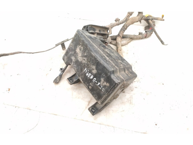 Pojistková skříňka YA1719 Mitsubishi Pajero 2000