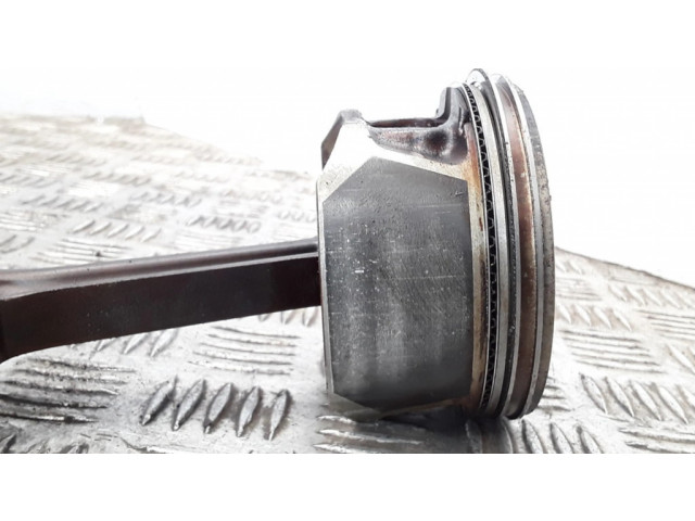 Píst    Saab 9-7X  pro benzínový motor 4.2  