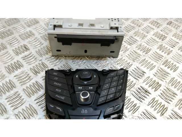 Радио/ проигрыватель CD/DVD / навигация