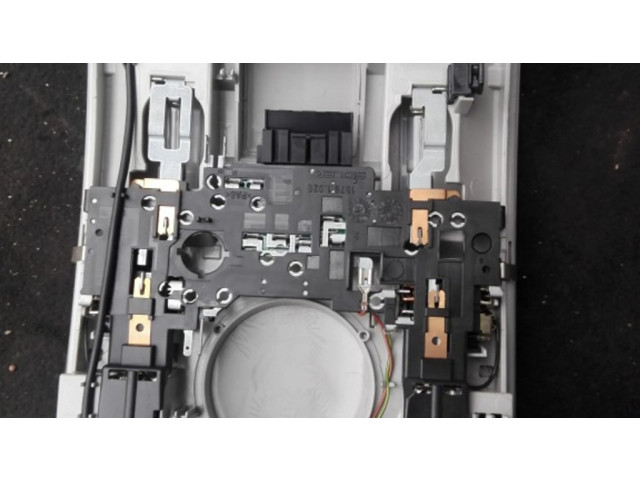 Фонарь освещения передних мест