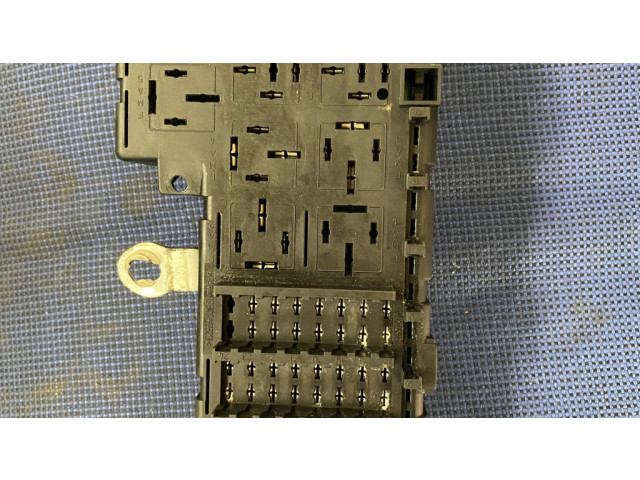 Блок предохранителей 8678449, 518788104 Volvo S60