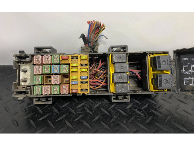 Блок предохранителей  90218   Jeep Grand Cherokee (WJ)    