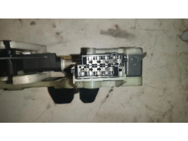 Замок капота двигателя