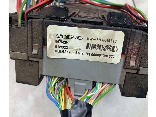 Блок предохранителей  8676284, 8645716   Volvo V70    