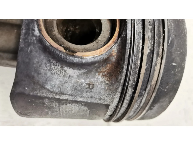 Píst BMW 7 G11 G12 pro naftový motor 4.0