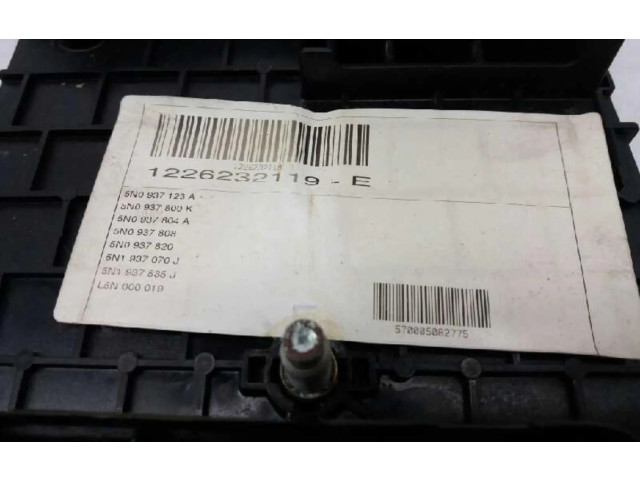   Pojistková skříňka 5N0937123A   Volkswagen Tiguan 2012