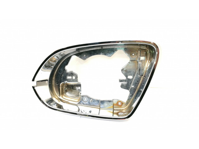 Пластиковая отделка зеркала