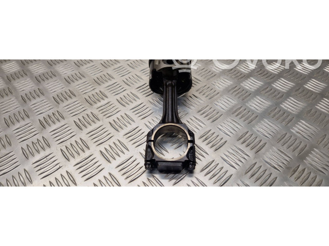  Поршень с шатуном    Volkswagen PASSAT B4  