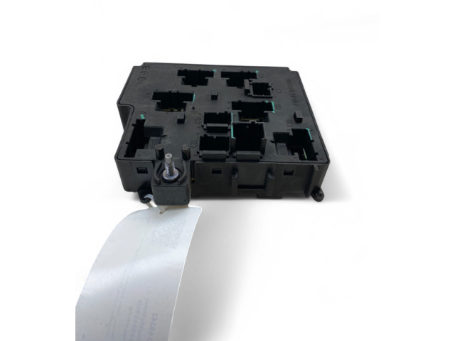 Блок предохранителей 32268453   Volvo XC90    