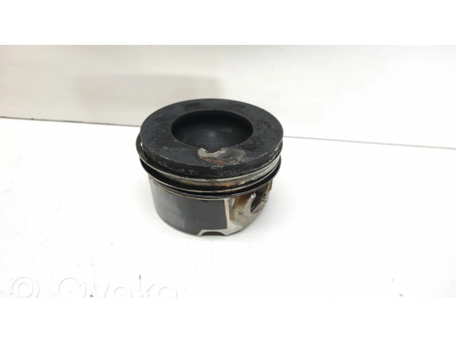 Píst BMW 5 F10 F11 pro naftový motor 3.0 N57D30A