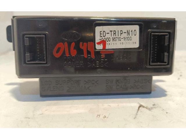 Дисплей    957101H100   KIA Ceed