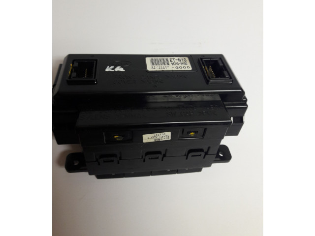 Дисплей    957101H300   KIA Ceed