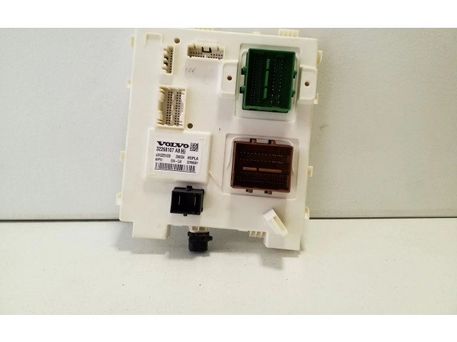 Блок комфорта 32268107 Volvo XC40