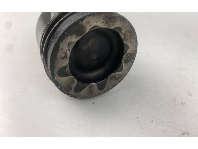  Поршень с шатуном  02604LA, 04LADE  Audi A3 S3 8V  