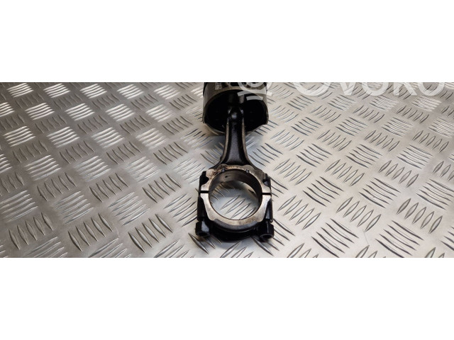 Píst Nissan Primera